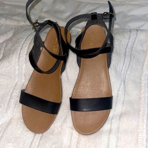 Woman’s size 8 Abound Summer strappy Sandals